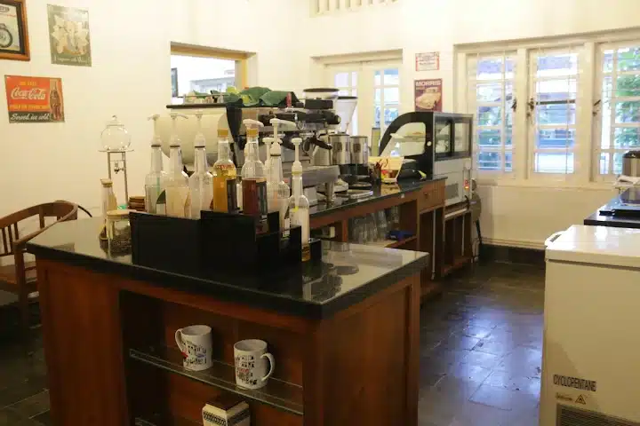Reisban Hostel & Coffee Shop