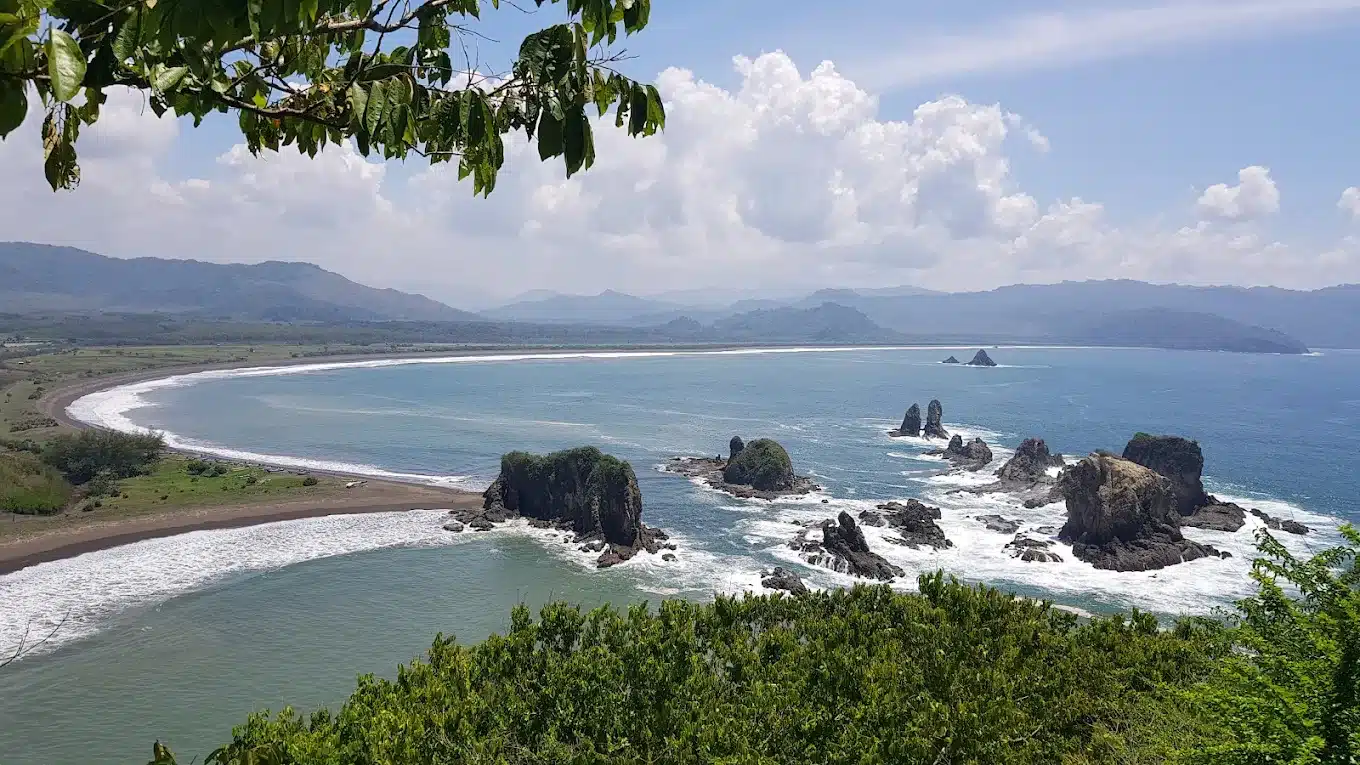 Wisata jember, Teluk Love