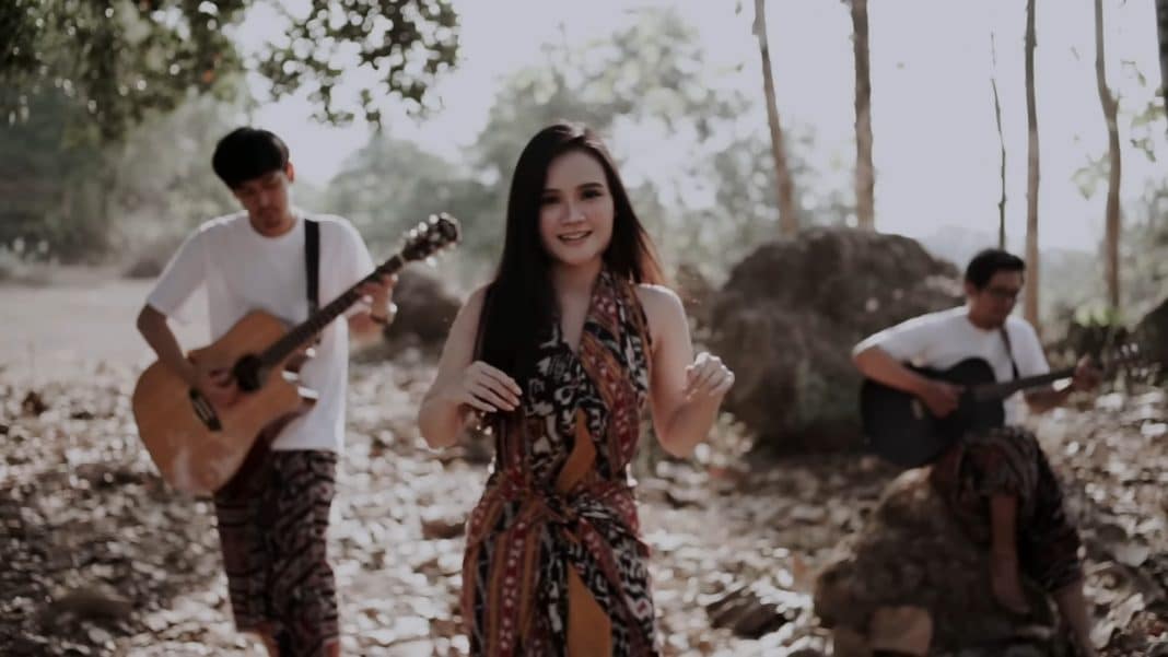 Makna Lagu Asmalibrasi Soegi Bornean Soal Komitmen dan Kompromi