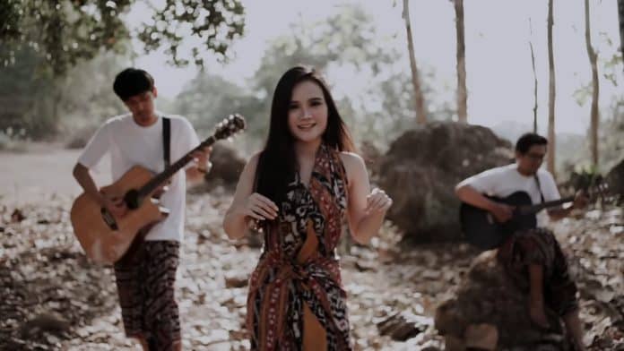 Makna Lagu Asmalibrasi Soegi Bornean Soal Komitmen dan Kompromi