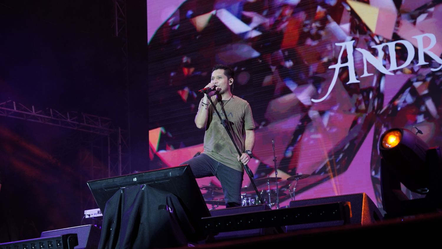 Andra and The BackBone