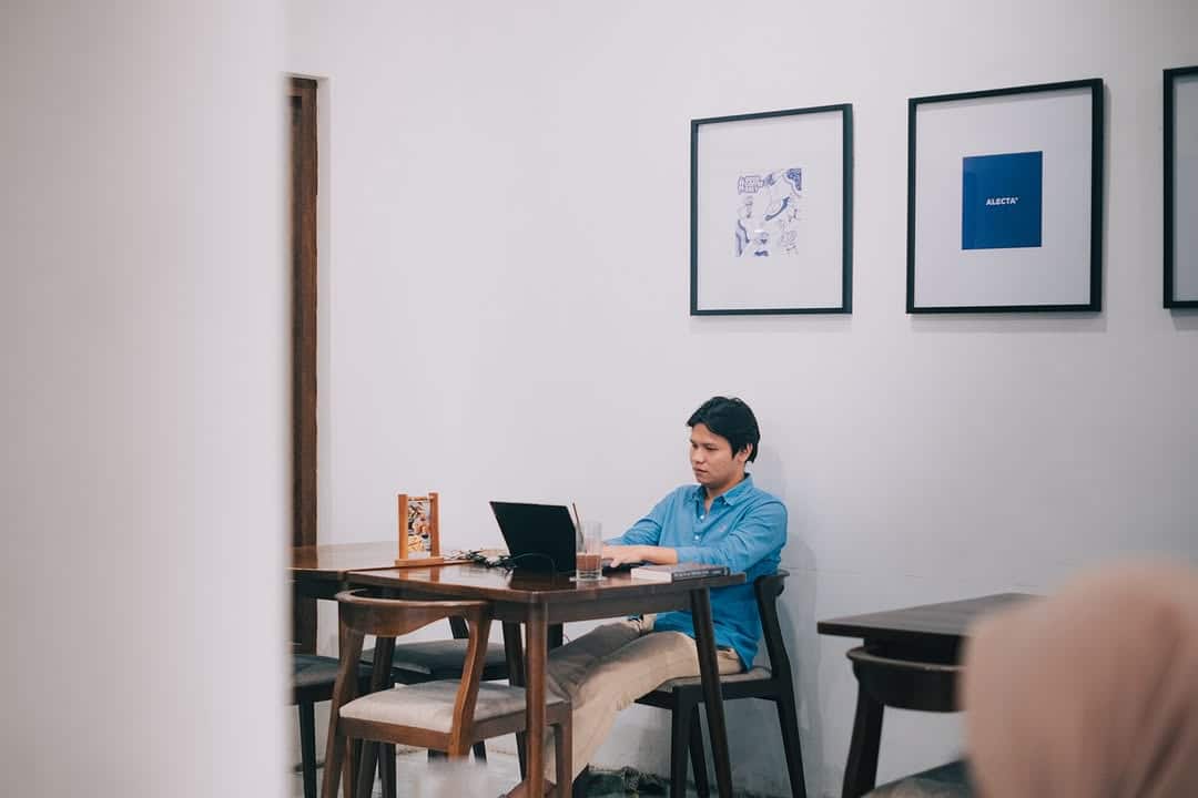 Cafe di Surabaya, Alectaa