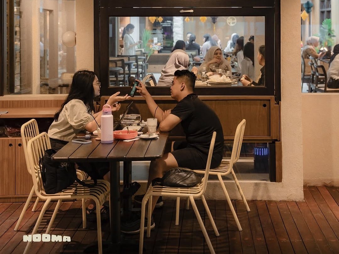 Cafe di Surabaya, Nooma