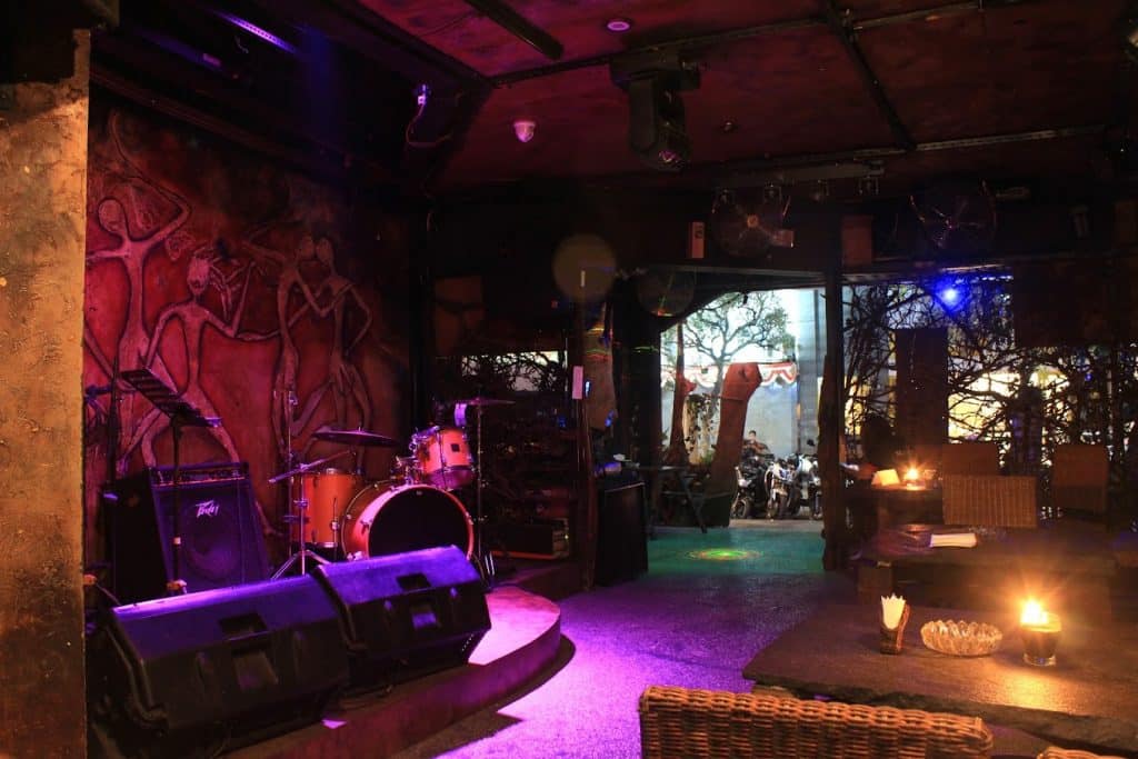 20 Cafe Live Music Di Bandung Terbaru 2024 Yang Hits Banget! - Dewatiket