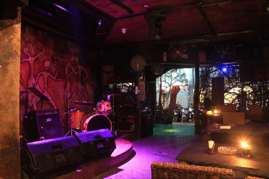 20 Cafe Live Music Di Bandung Terbaru 2024 Yang Hits Banget! - Dewatiket