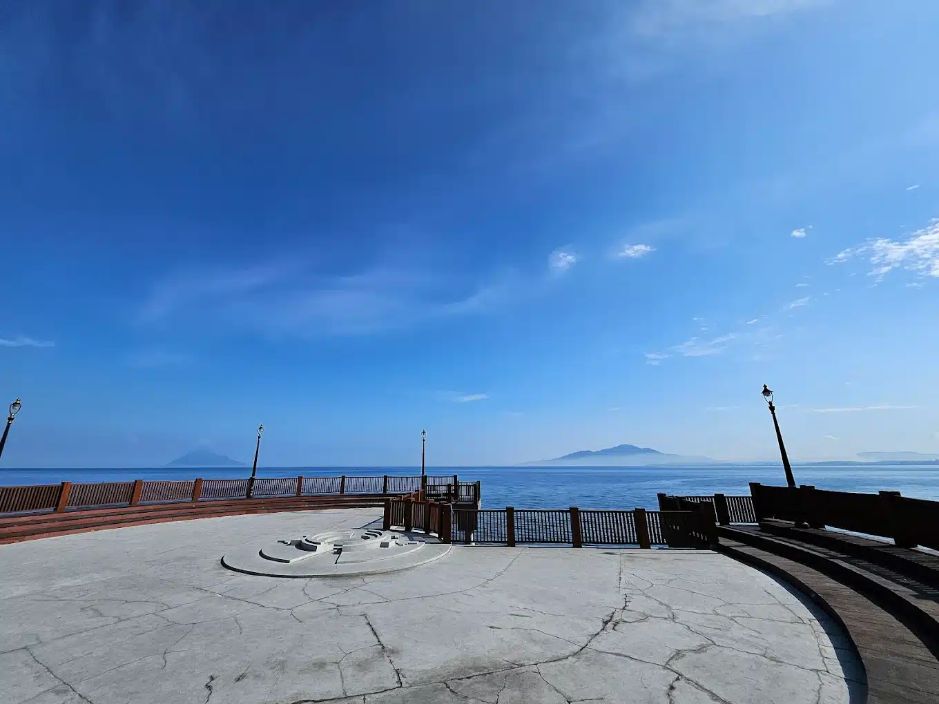 Tempat wisata di Manado yang lagi trend, Pantai Malalayang