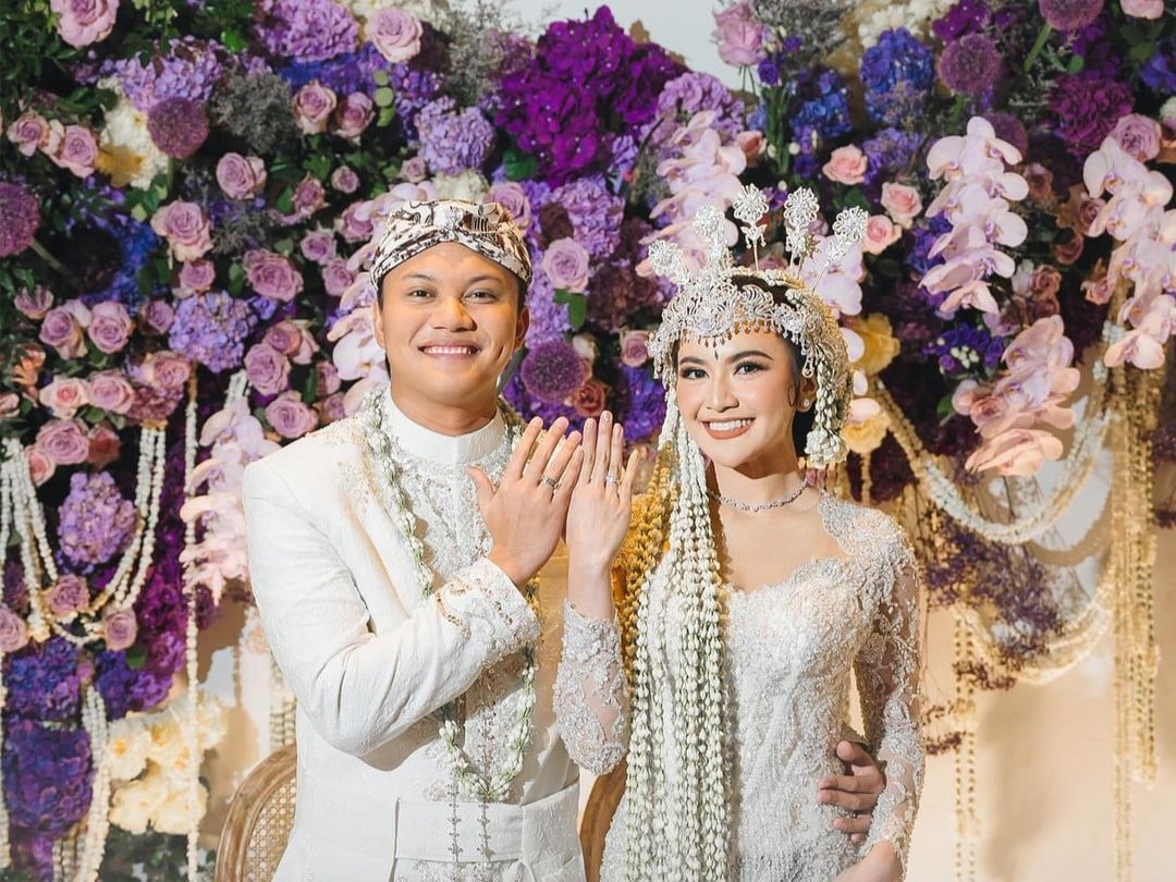 11 Penyanyi yang Menikah dengan Penyanyi Terbaru 2024 - Dewatiket