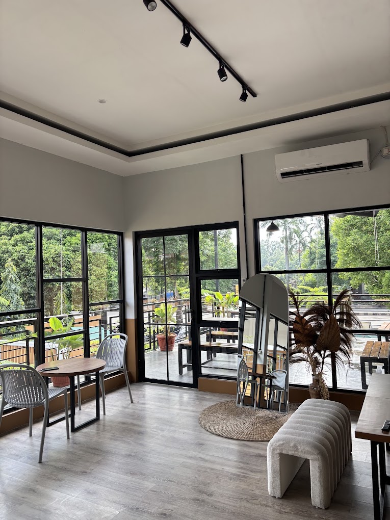 Cafe di Tangerang, Halaman Baru at Namiji