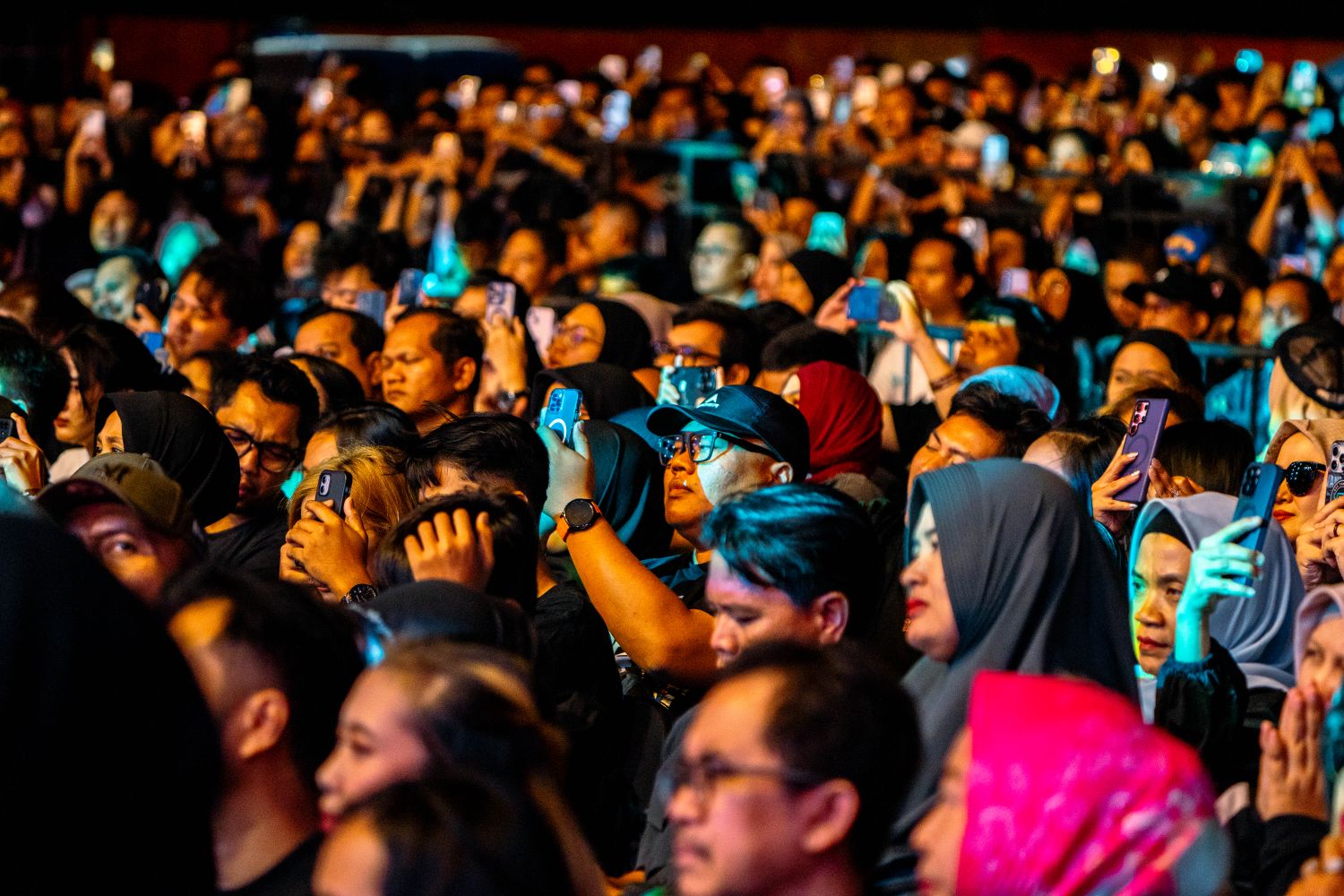 Suasana Penonton Menikmati Pertunjukan