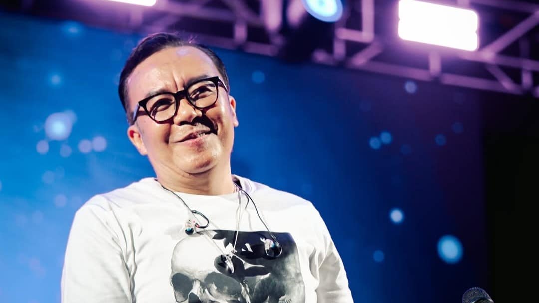 Makna Lagu Cinta Terakhir - Ari Lasso [Beserta Liriknya]! - Dewatiket