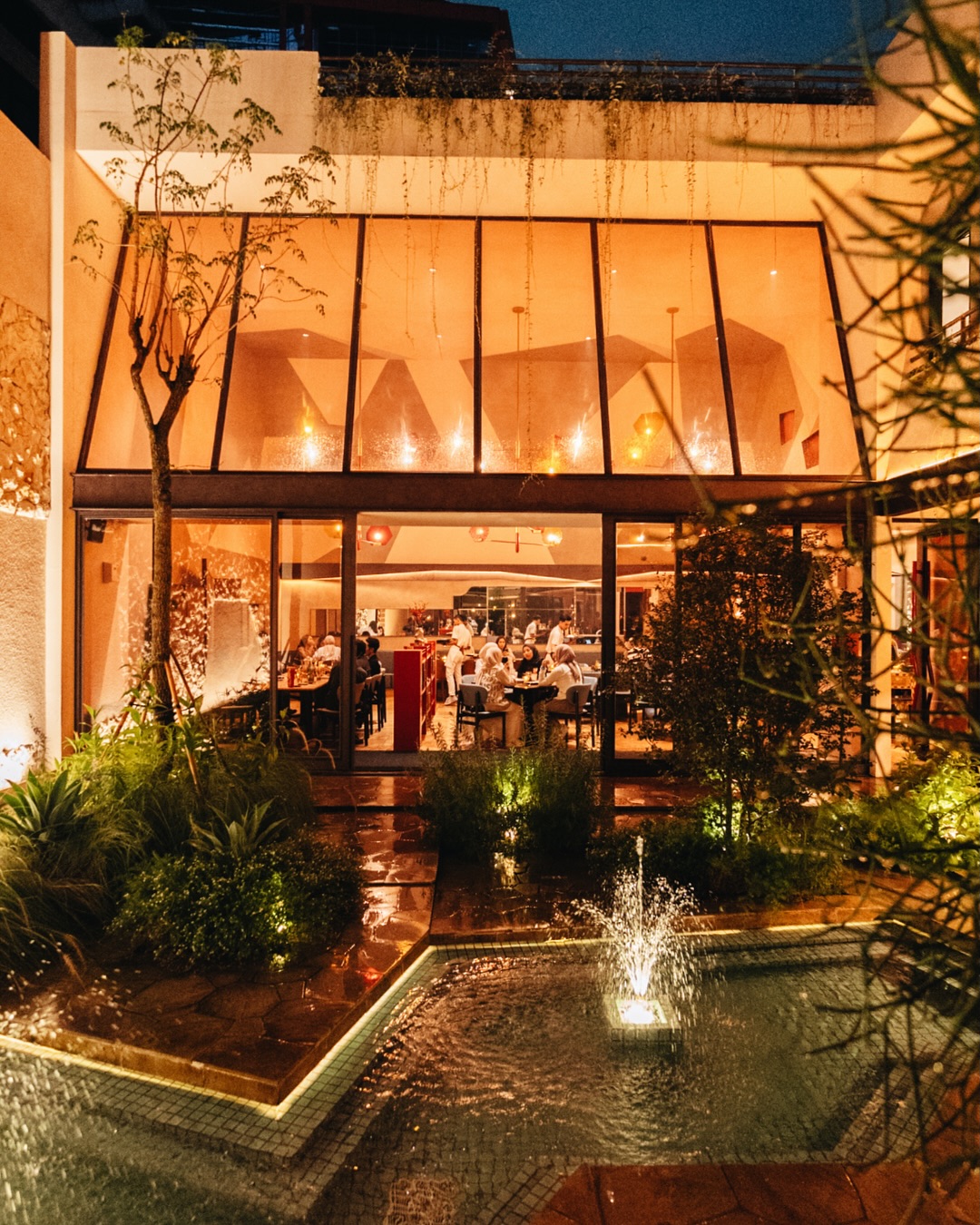 Cafe di Bandung, Braci