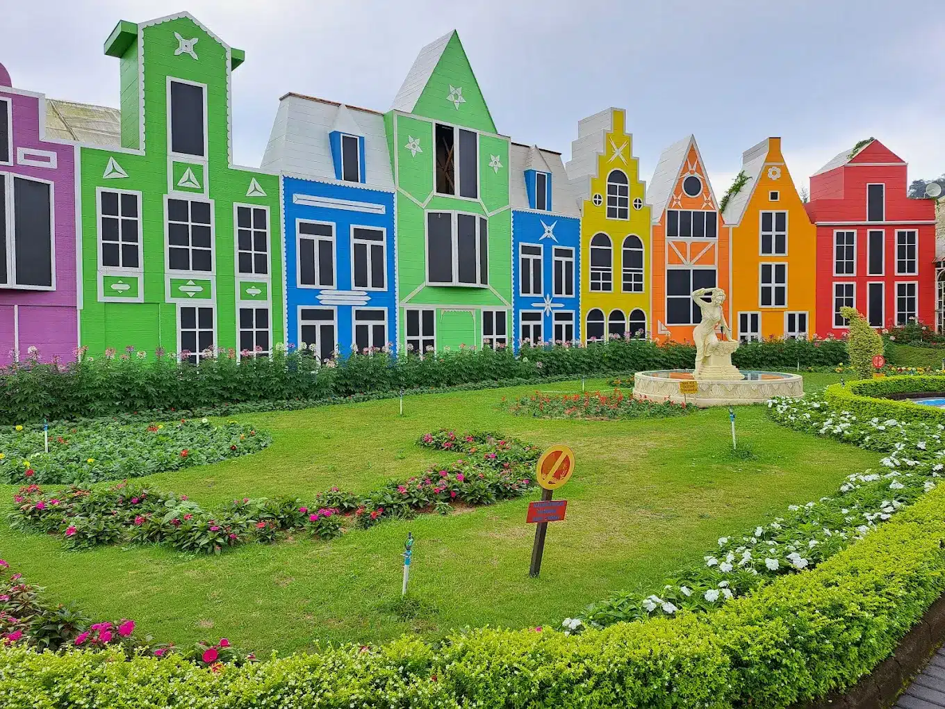 Tempat wisata di Malang, Florawisata Santerra De Laponte