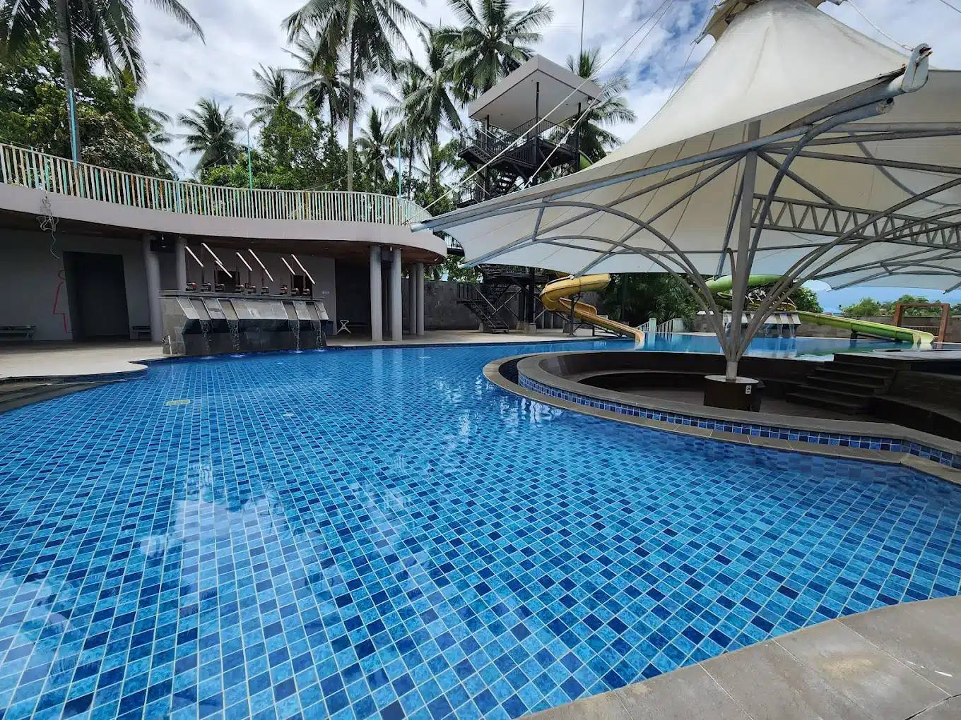 Kolam renang di Manado, Glorious Rahvana Park