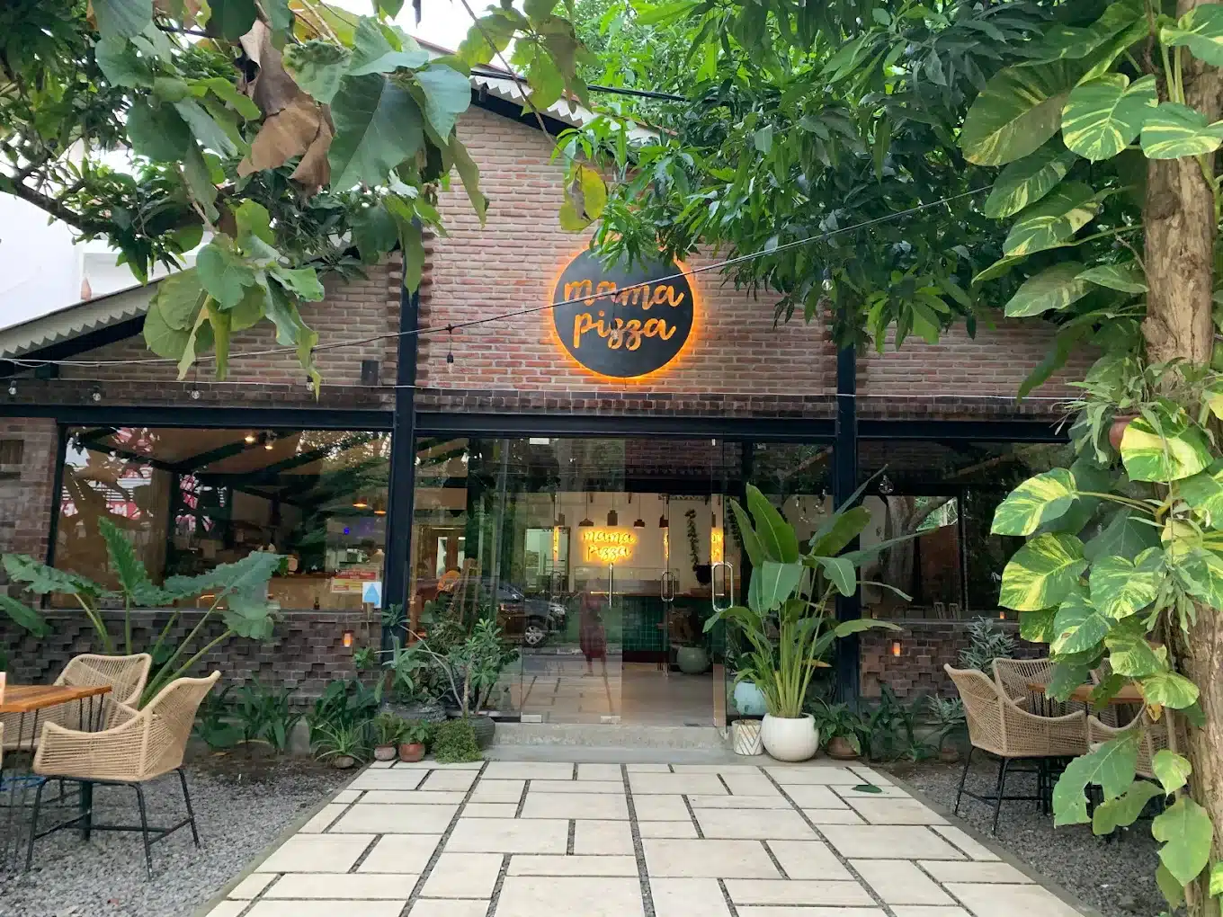 Cafe di Lombok, Mama Pizza