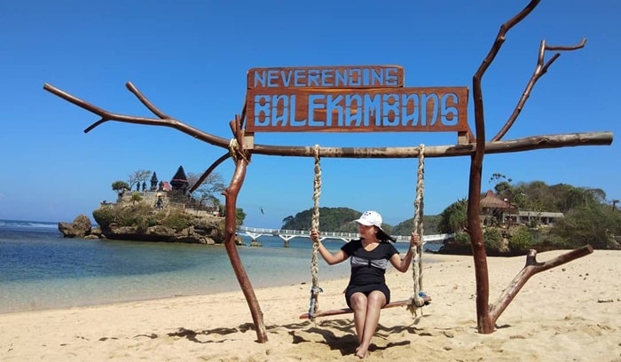 Tempat wisata di Malang,  Pantai Balekambang
