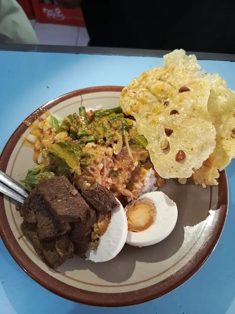 Makanan khas Jombang, Pecel Pincuk Bu Djiyah
