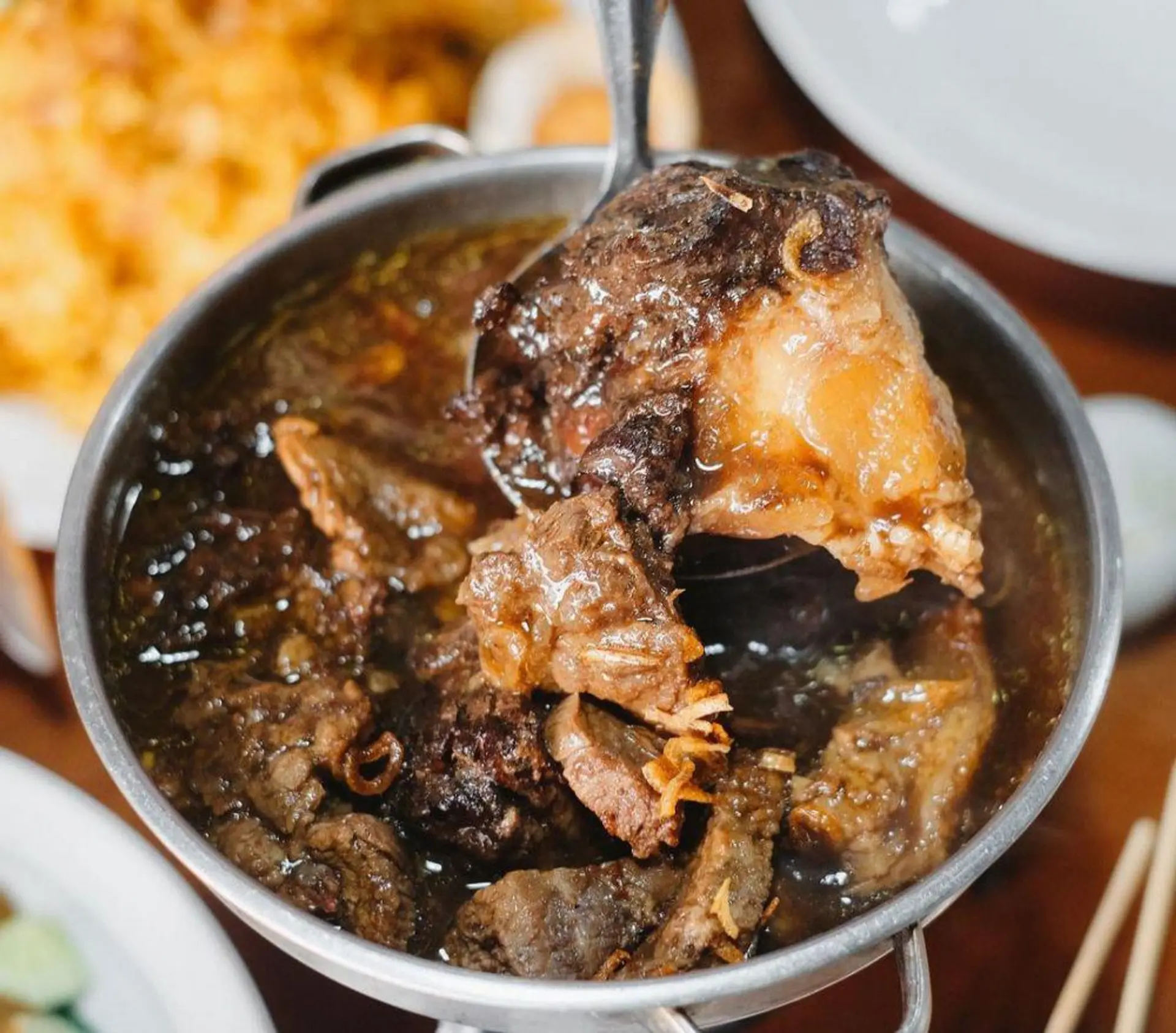 Makanan khas Malang, Rawon Dengkul