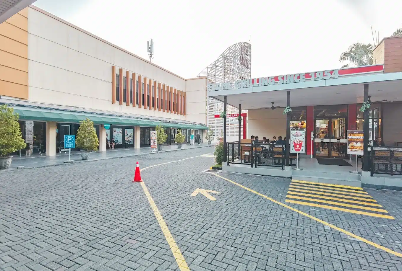 Mall di Malang, Plaza Araya