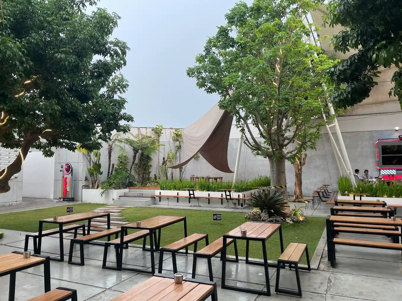 Cafe di Tulungagung, My Own Barn