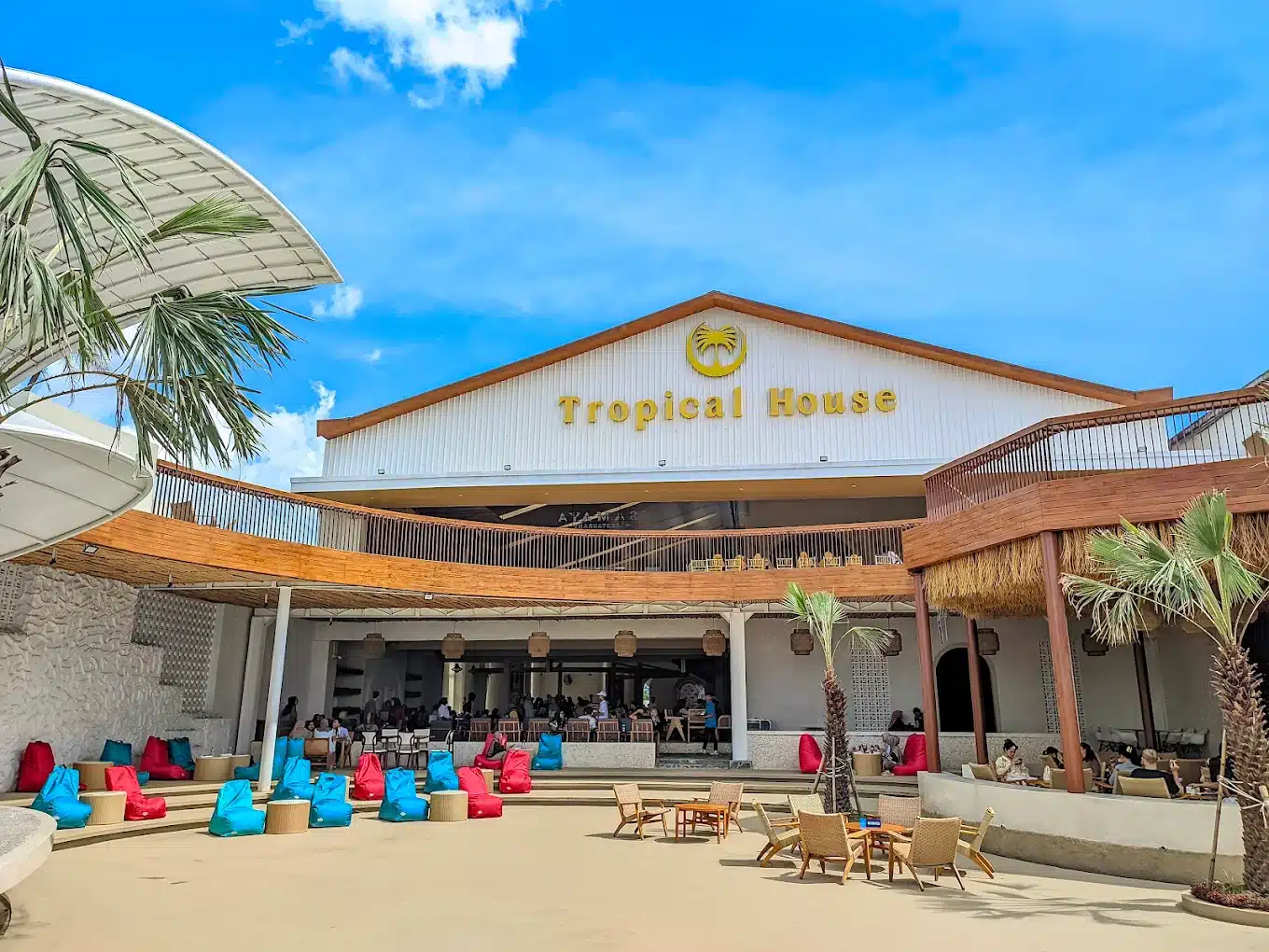 Cafe di Tulungagung, Tropical House